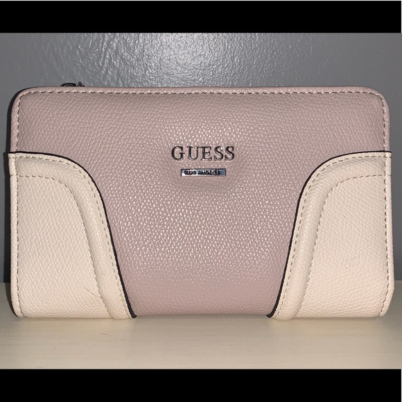 Pink Guess wallet - Picture 1 of 3